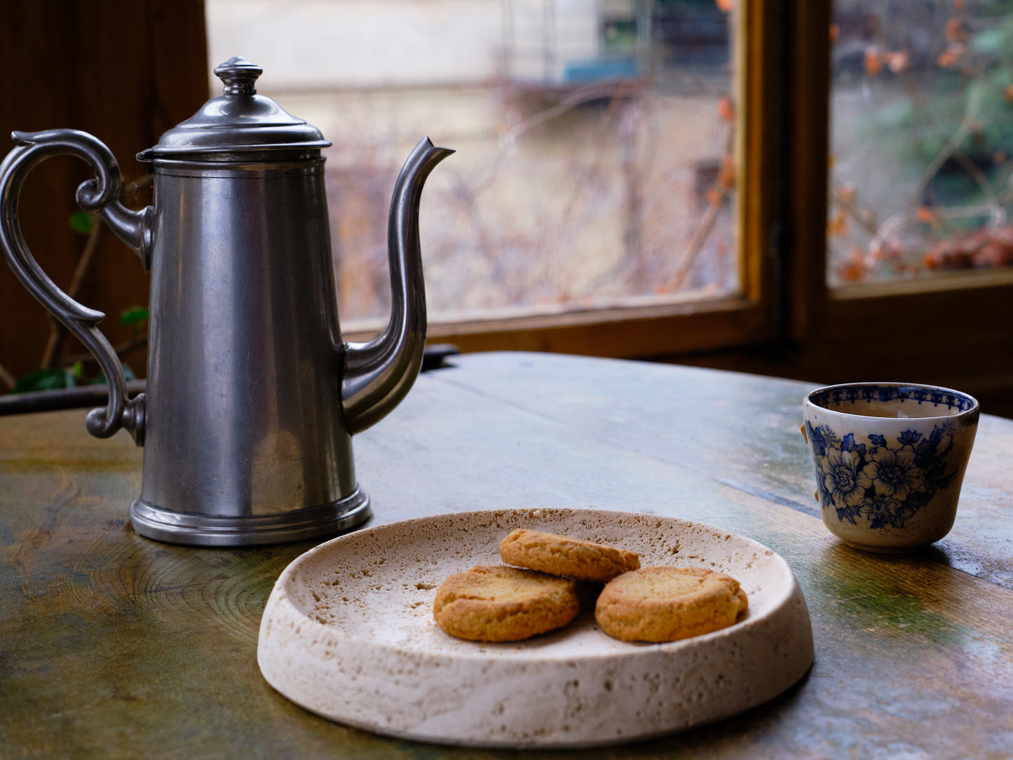 Round Light Travertine Tray