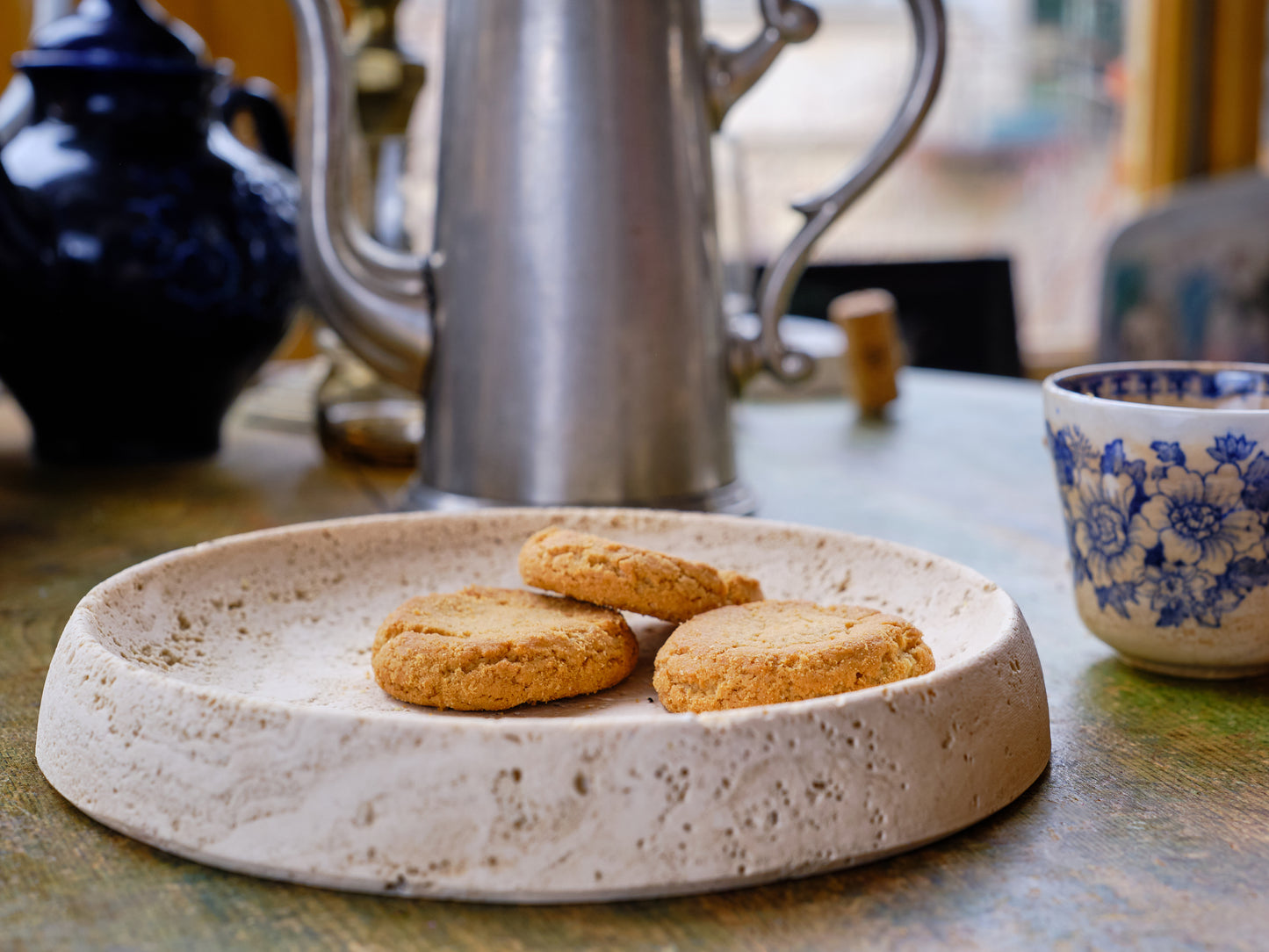 Round Light Travertine Tray